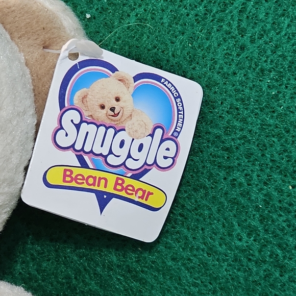 Snuggle Bean Bear - Born October 23, 1982 - Picture 4 of 12
